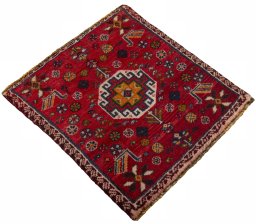 Close-up detail of 2000s Shiraz rug from Iran / Persia showing Wool weave