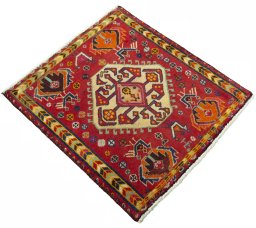 Close-up detail of 2000s Shiraz rug from Iran / Persia showing Wool weave
