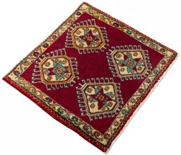 Close-up detail of 2000s Shiraz rug from Iran / Persia showing Wool weave