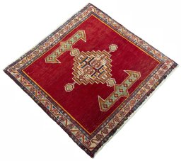 Close-up detail of 2000s Shiraz rug from Iran / Persia showing Wool weave