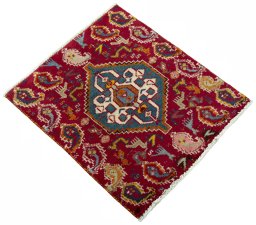 Close-up detail of 2000s Shiraz rug from Iran / Persia showing Wool weave