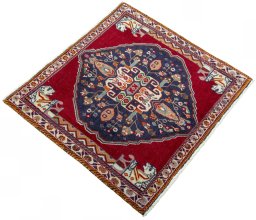 Close-up detail of 2000s Shiraz rug from Iran / Persia showing Wool weave