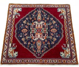 Surface texture of 2000s Shiraz rug with natural Wool and intricate pattern