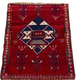 Surface texture of 2000s Shiraz rug with natural Wool and intricate pattern