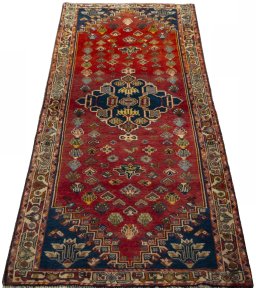 Surface texture of 2000s Shiraz rug with natural Wool and intricate pattern