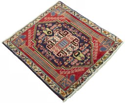Close-up detail of 2000s Shiraz rug from Iran / Persia showing Wool weave