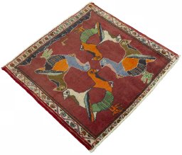 Close-up detail of 2000s Shiraz rug from Iran / Persia showing Wool weave