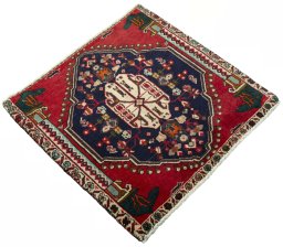 Close-up detail of 2000s Shiraz rug from Iran / Persia showing Wool weave