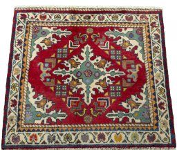 Surface texture of 2000s Shiraz rug with natural Wool and intricate pattern