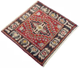 Close-up detail of 2000s Shiraz rug from Iran / Persia showing Wool weave