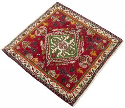 Close-up detail of 2000s Shiraz rug from Iran / Persia showing Wool weave