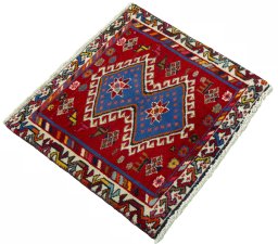 Close-up detail of 2000s Shiraz rug from Iran / Persia showing Wool weave