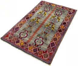Corner detail of 1970s Shiraz rug showing border pattern and Wool pile