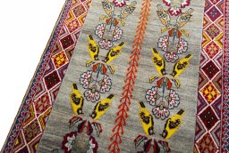Backside of handmade 1970s Shiraz rug showing knot structure and weave density