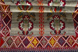 Full view of 1970s Shiraz rug from Iran / Persia, 158 × 103 cm in Gray tones