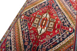 Backside of handmade 1970s Shiraz rug showing knot structure and weave density