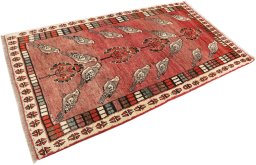 Close-up detail of 2000s Shiraz rug from Iran / Persia showing Wool weave