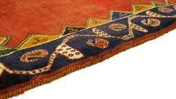 Central medallion detail of 1990s Shiraz rug from Iran / Persia