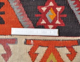 Close-up detail of 1950s Sirjan rug from Iran / Persia showing Wool weave