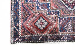 Corner detail of 1970s Sirjan rug showing border pattern and Wool pile