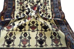 Corner detail of New Sirjan rug showing border pattern and Wool pile