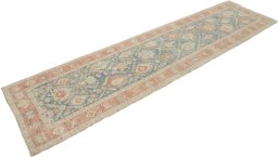 Corner detail of New Sultanabad rug showing border pattern and Wool pile