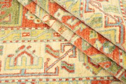 Corner detail of New Sultanabad rug showing border pattern and Wool pile