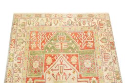 Surface texture of New Sultanabad rug with natural Wool and intricate pattern