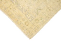 Backside of handmade New Sultanabad rug showing knot structure and weave density