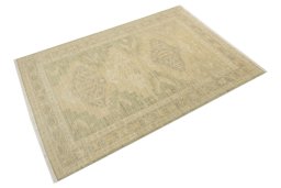 Corner detail of New Sultanabad rug showing border pattern and Wool pile