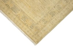 Backside of handmade New Sultanabad rug showing knot structure and weave density