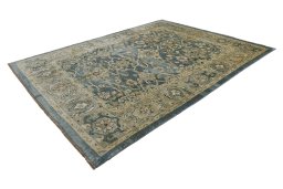 Corner detail of New Sultanabad rug showing border pattern and Wool pile