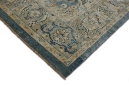 Backside of handmade New Sultanabad rug showing knot structure and weave density