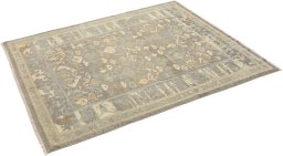 Corner detail of New Sultanabad rug showing border pattern and Wool pile