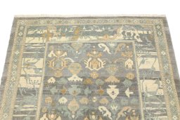 Surface texture of New Sultanabad rug with natural Wool and intricate pattern
