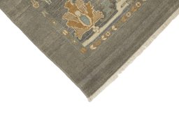Backside of handmade New Sultanabad rug showing knot structure and weave density