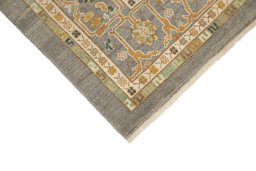 Backside of handmade New Sultanabad rug showing knot structure and weave density