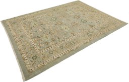 Corner detail of New Sultanabad rug showing border pattern and Wool pile