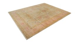 Corner detail of New Sultanabad rug showing border pattern and Wool pile