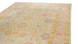 Surface texture of New Sultanabad rug with natural Wool and intricate pattern