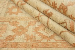 Close-up detail of New Sultanabad rug from Iran / Persia showing Wool weave