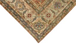 Backside of handmade 1920s Sultanabad rug showing knot structure and weave density
