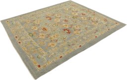 Corner detail of New Sultanabad rug showing border pattern and Wool pile