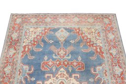 Surface texture of 1920s Wiss rug with natural Wool and intricate pattern