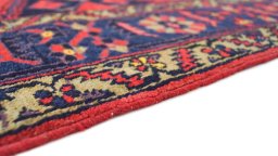 Central medallion detail of 1940s Wiss rug from Iran / Persia