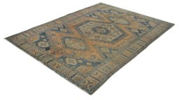 Close-up detail of 1940s Wiss rug from Iran / Persia showing Wool weave