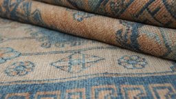 Close-up detail of 1940s Wiss rug from Iran / Persia showing Wool weave