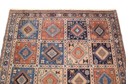 Surface texture of 1990s Yalameh rug with natural Wool and intricate pattern