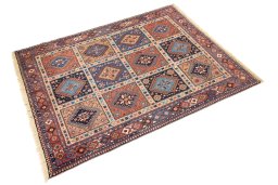 Close-up detail of 1990s Yalameh rug from Iran / Persia showing Wool weave