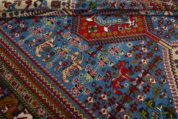 Close-up detail of 1970s Yalameh rug from Iran / Persia showing Wool weave